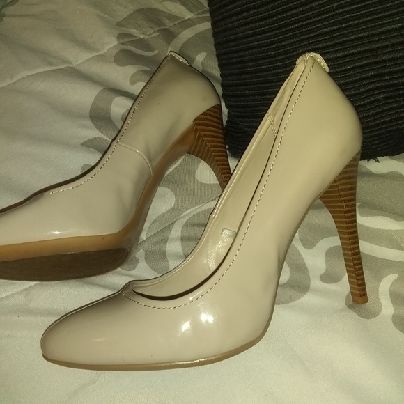 LIKE NEW Calvin Klein size 7 - Picture 8 of 9